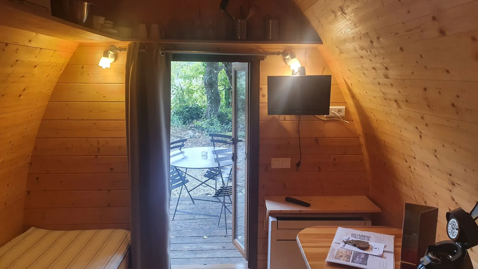 Cabane forestière à Vogüé, photo 6