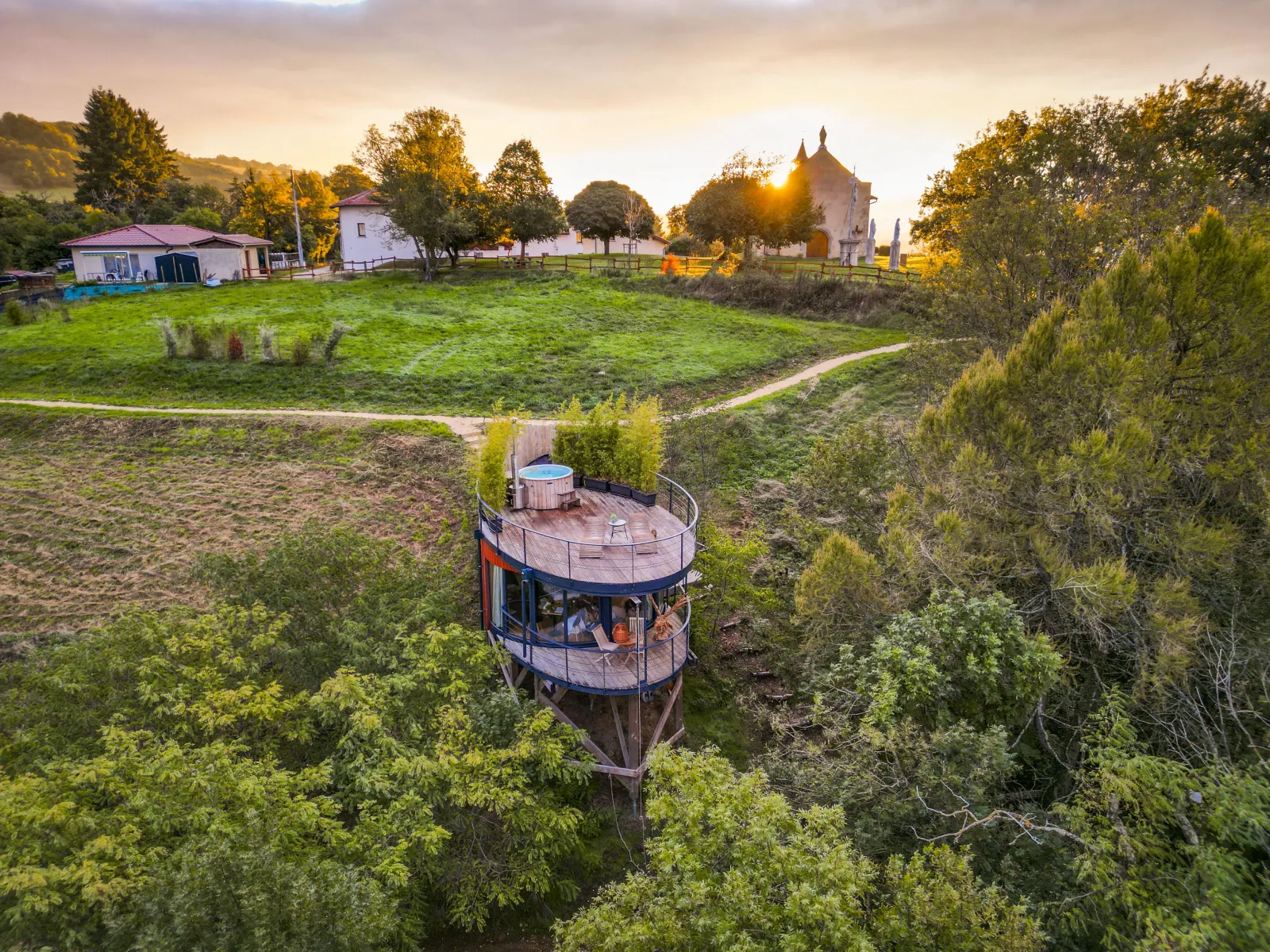 Lodge Spa Prestige, cabane à Gillonnay