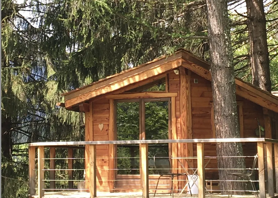La Cabane dans les Arbres, cabane à Saint-Jean-d'Aulps