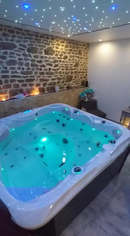 Le Ptit Spa de l'Abbaye, love room à Lonlay-l'Abbaye