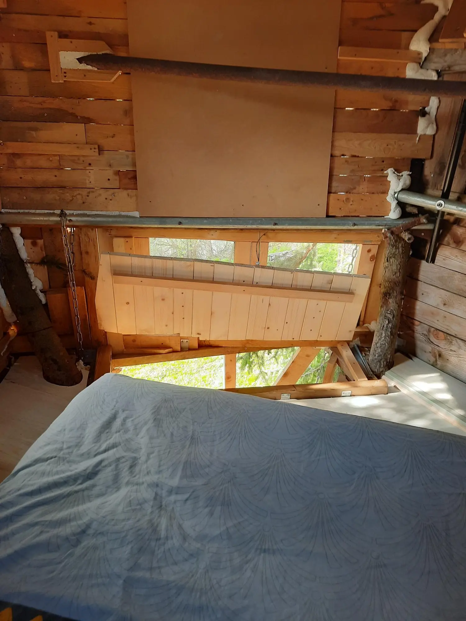 Cabane au centre du sapin à Vaire, photo 2