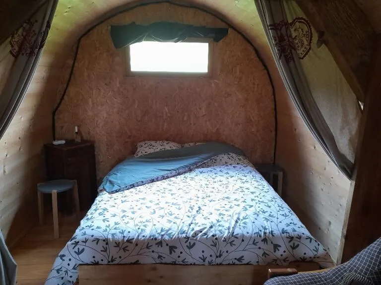 La Hutte de La Petite Échelle à Rochejean, photo 2