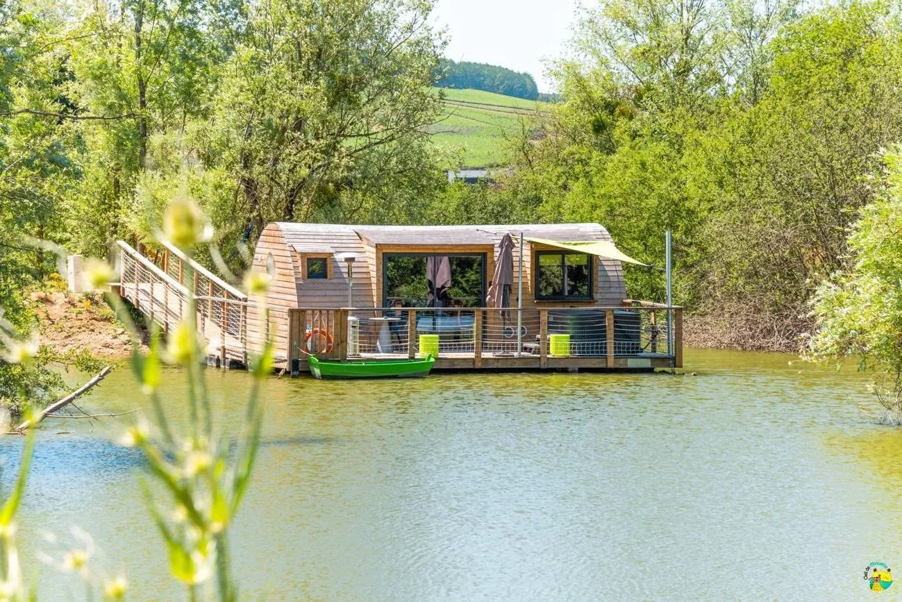 Lodge flottant Grenouilles, hébergement sur l’eau à Chablis
