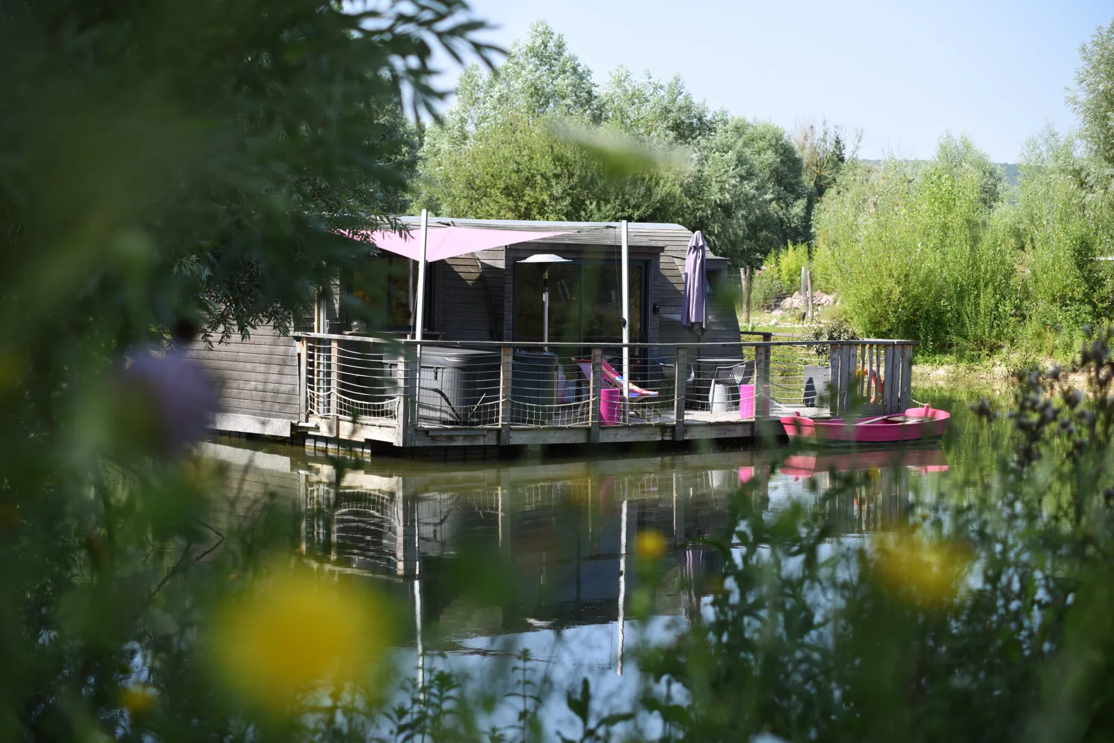 Lodge flottant Les Preuses, hébergement sur l’eau à Chablis