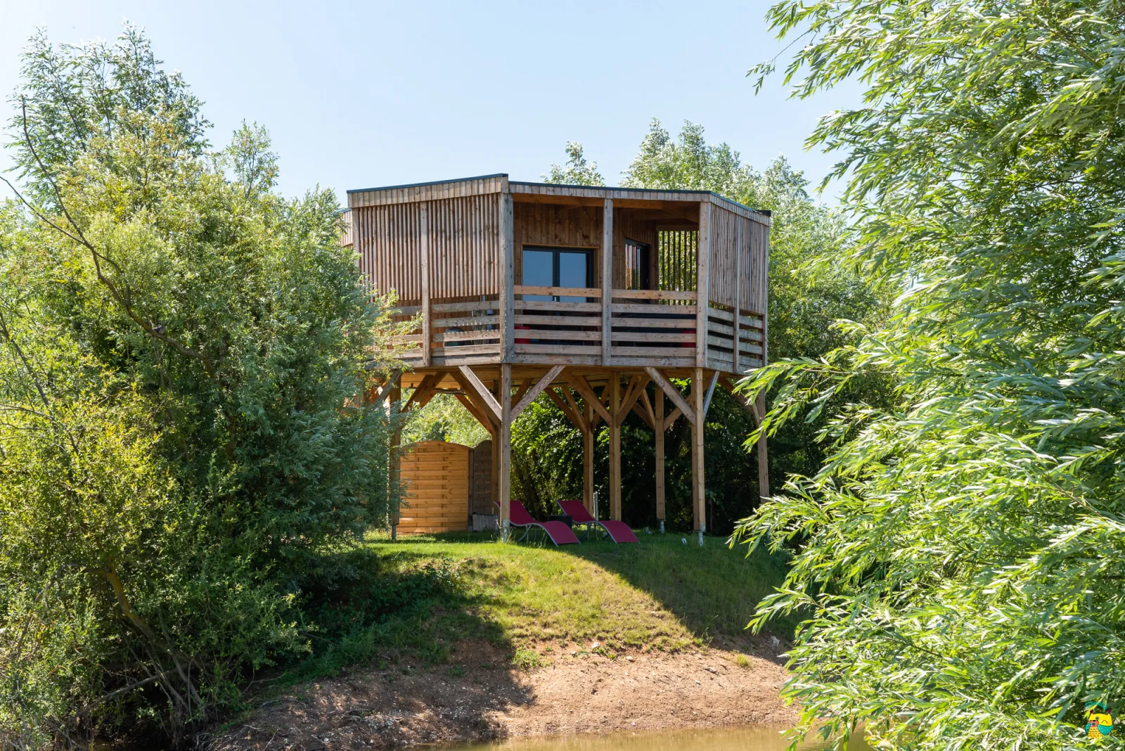 Lodge pilotis Vaudésir, cabane à Chablis
