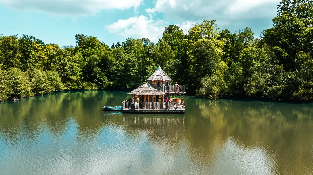 Cabane Spa Elaho, hébergement sur l’eau à Joncherey