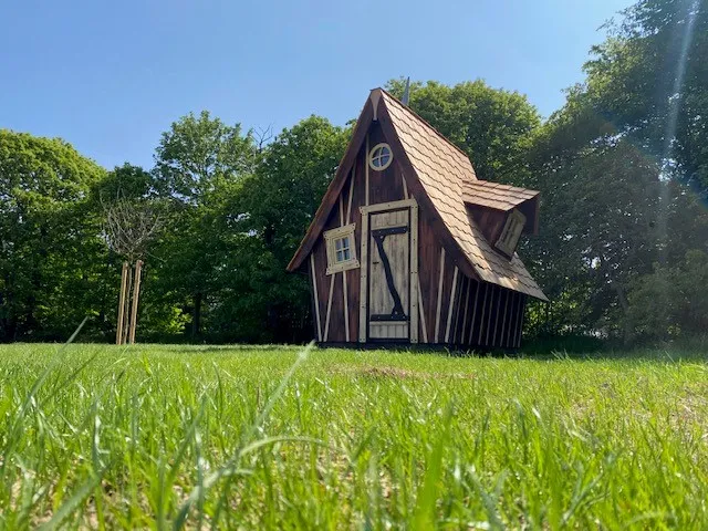 La Cabane des Korrigans, cabane à Boisgervilly