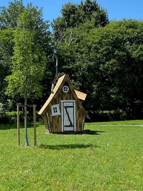 La Cabane des Trolls, cabane à Boisgervilly