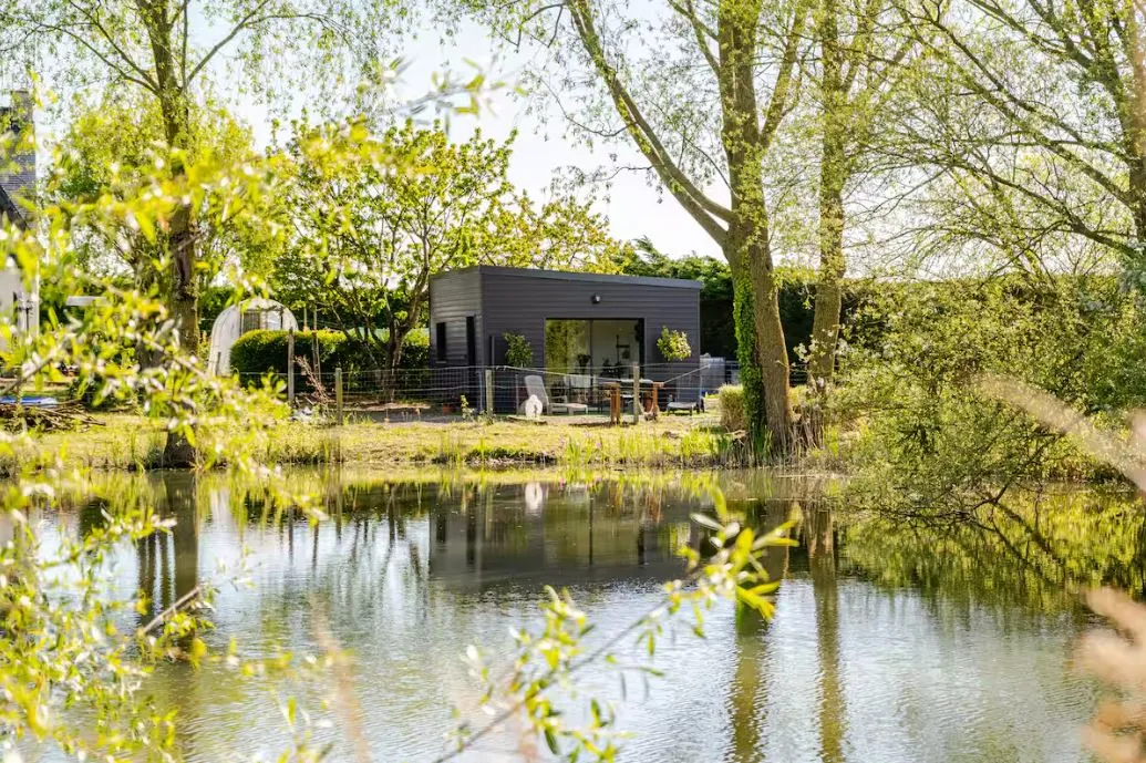 Cabane de l'étang, cabane à Saint-Georges-de-Gréhaigne