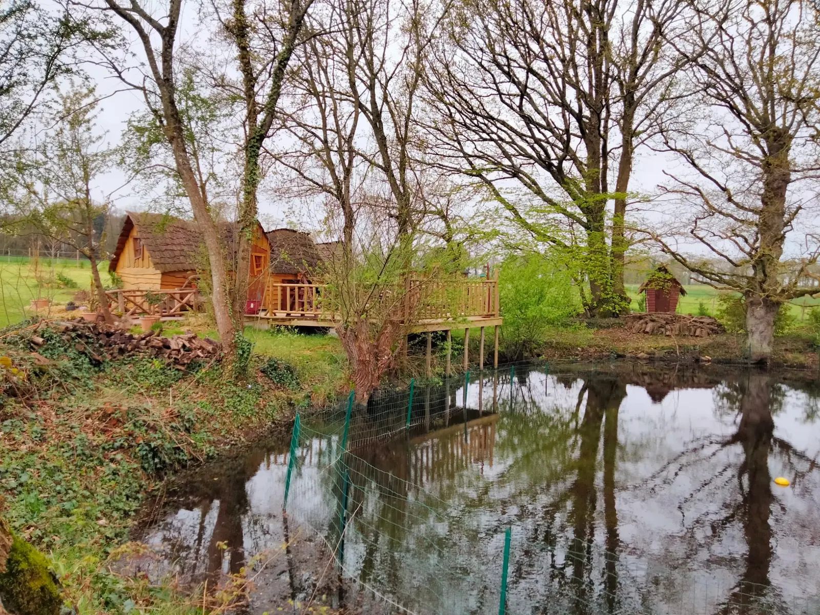 La Cabane bohème, cabane à Mauron