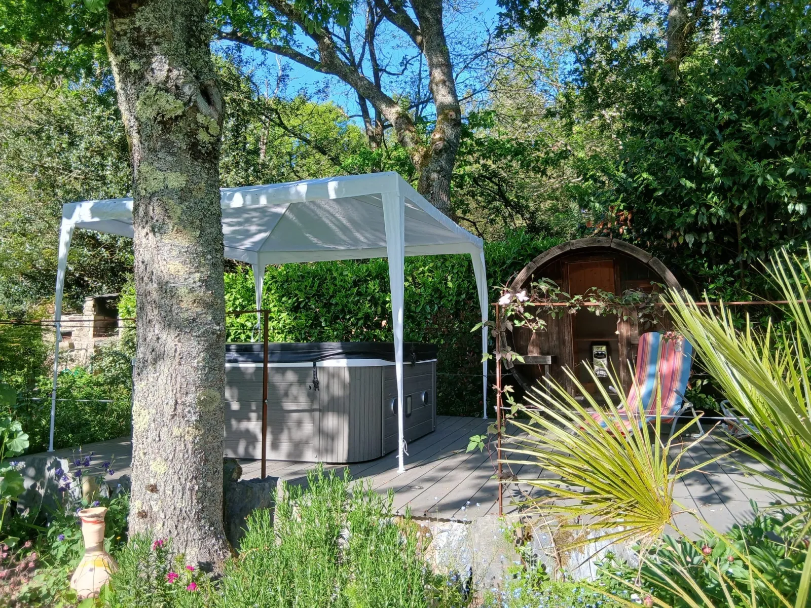 Le Temple Ysambre, cabane à Malansac