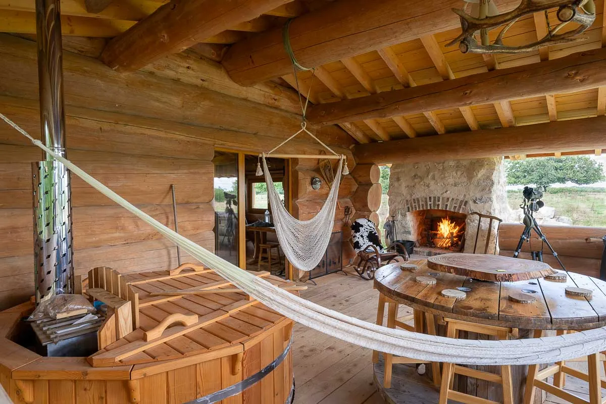 Cabane Spa du Trappeur, cabane à Chennegy
