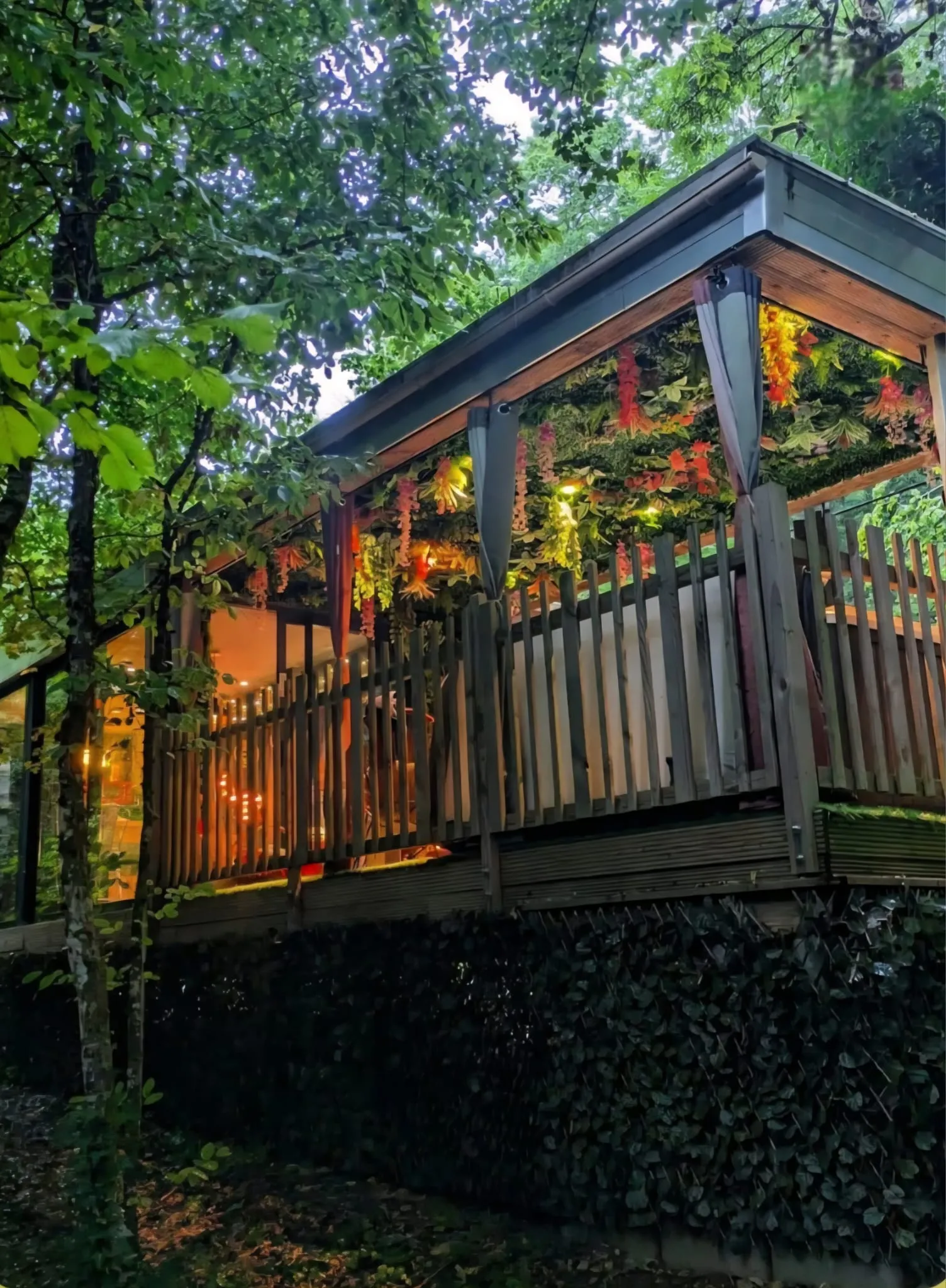 Cabane Enchanteresse, cabane à Illoud