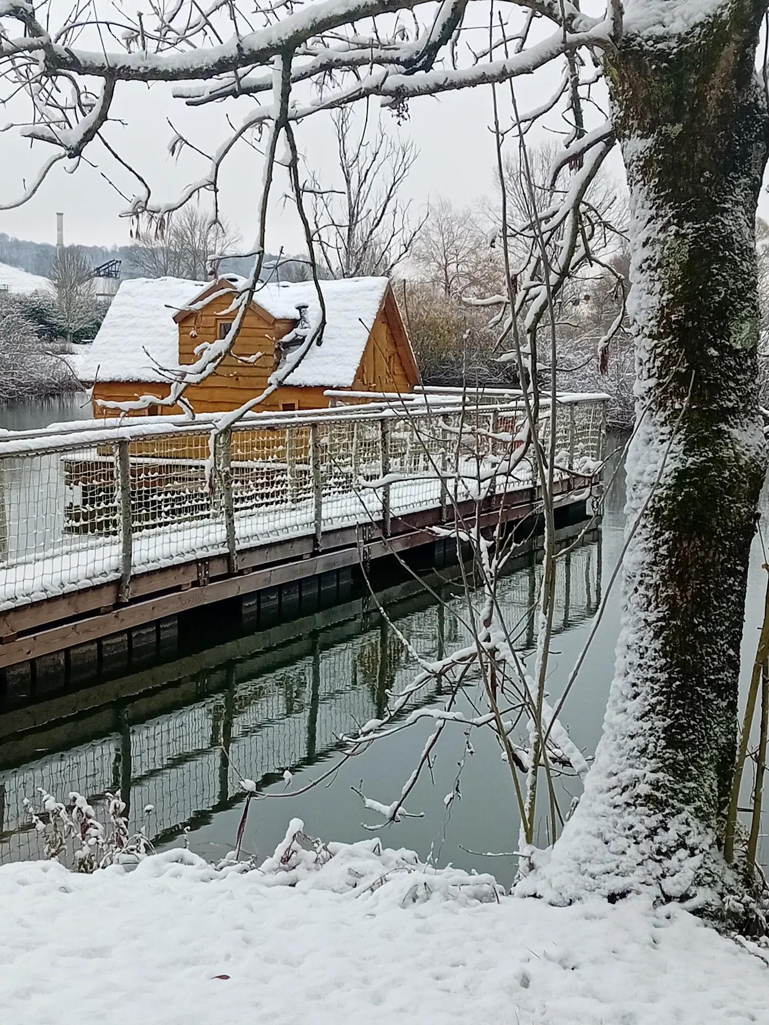 Cabane flottante du ponton à Givrauval, photo 7