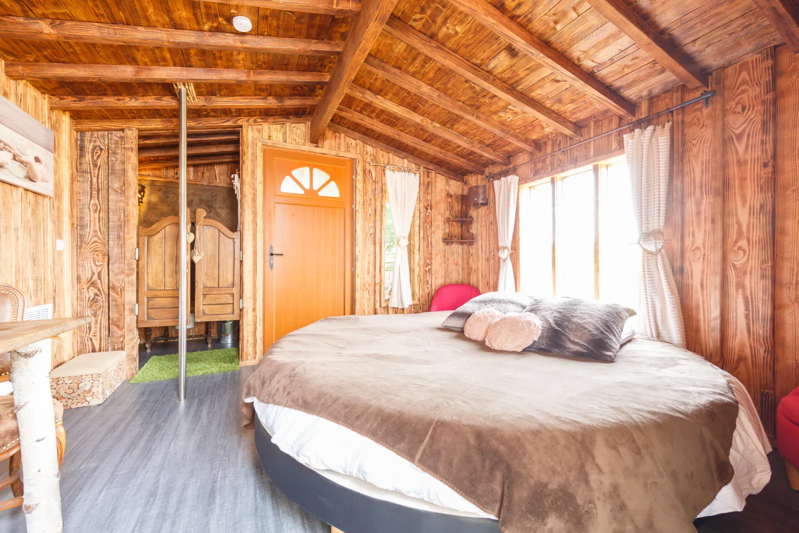 L'Ourson Love, cabane à Essuiles