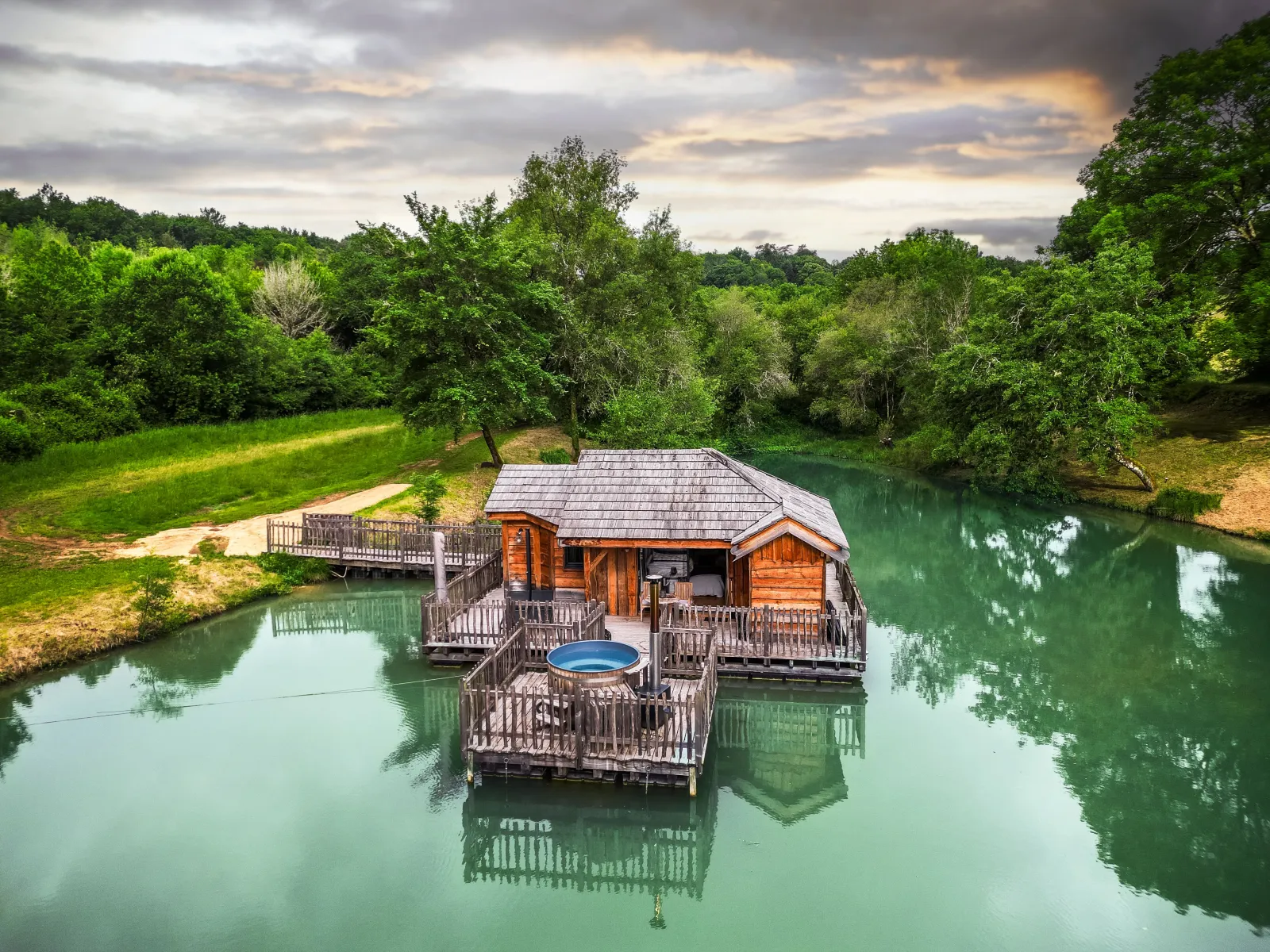 Cabane du Lac, cabane à Saint-Martin-des-Combes