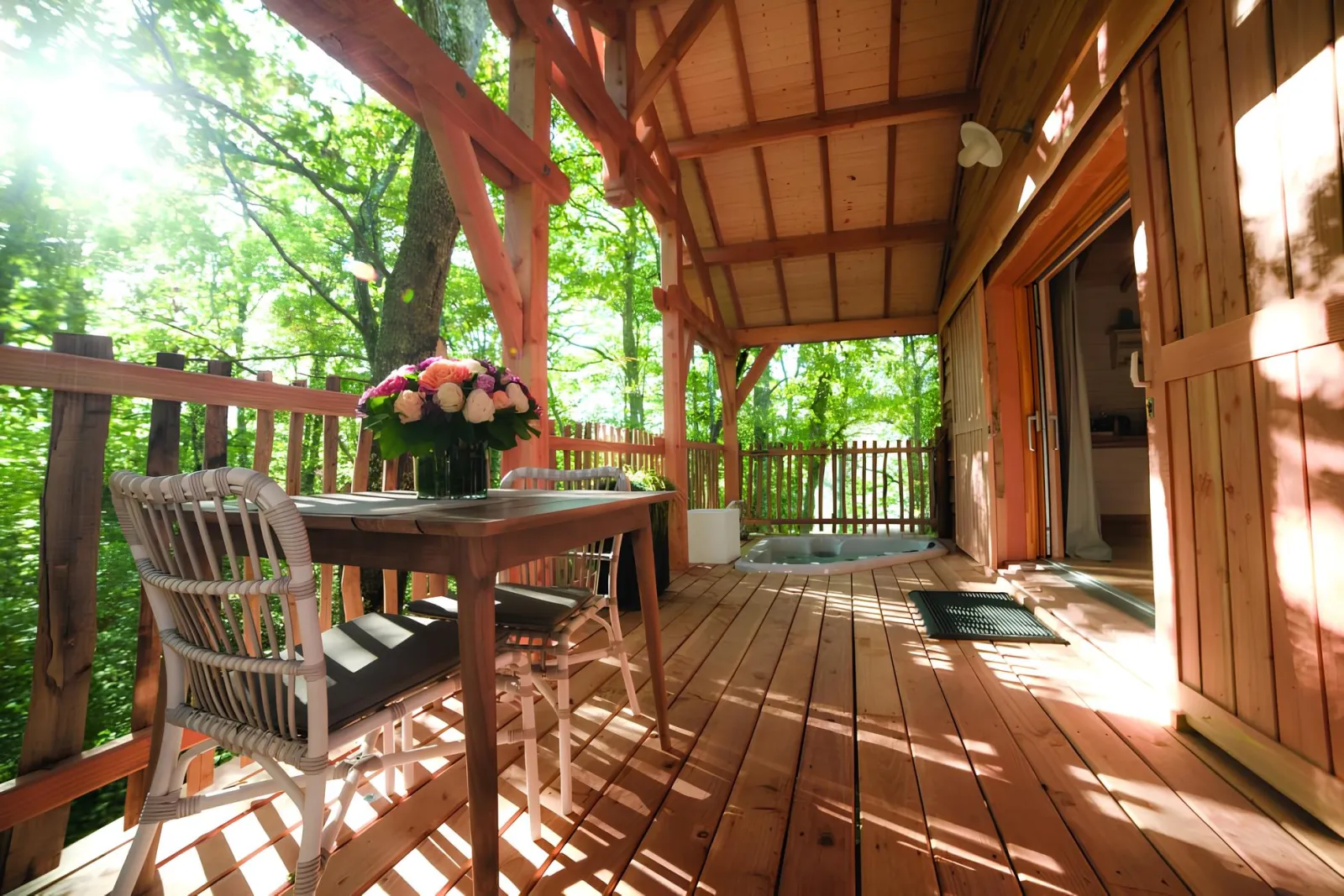 Lodge Natura & Spa, cabane à Gardegan-et-Tourtirac