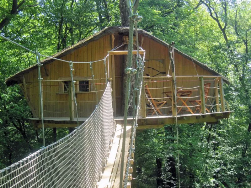 Cabane des Gibbons, cabane à Magné