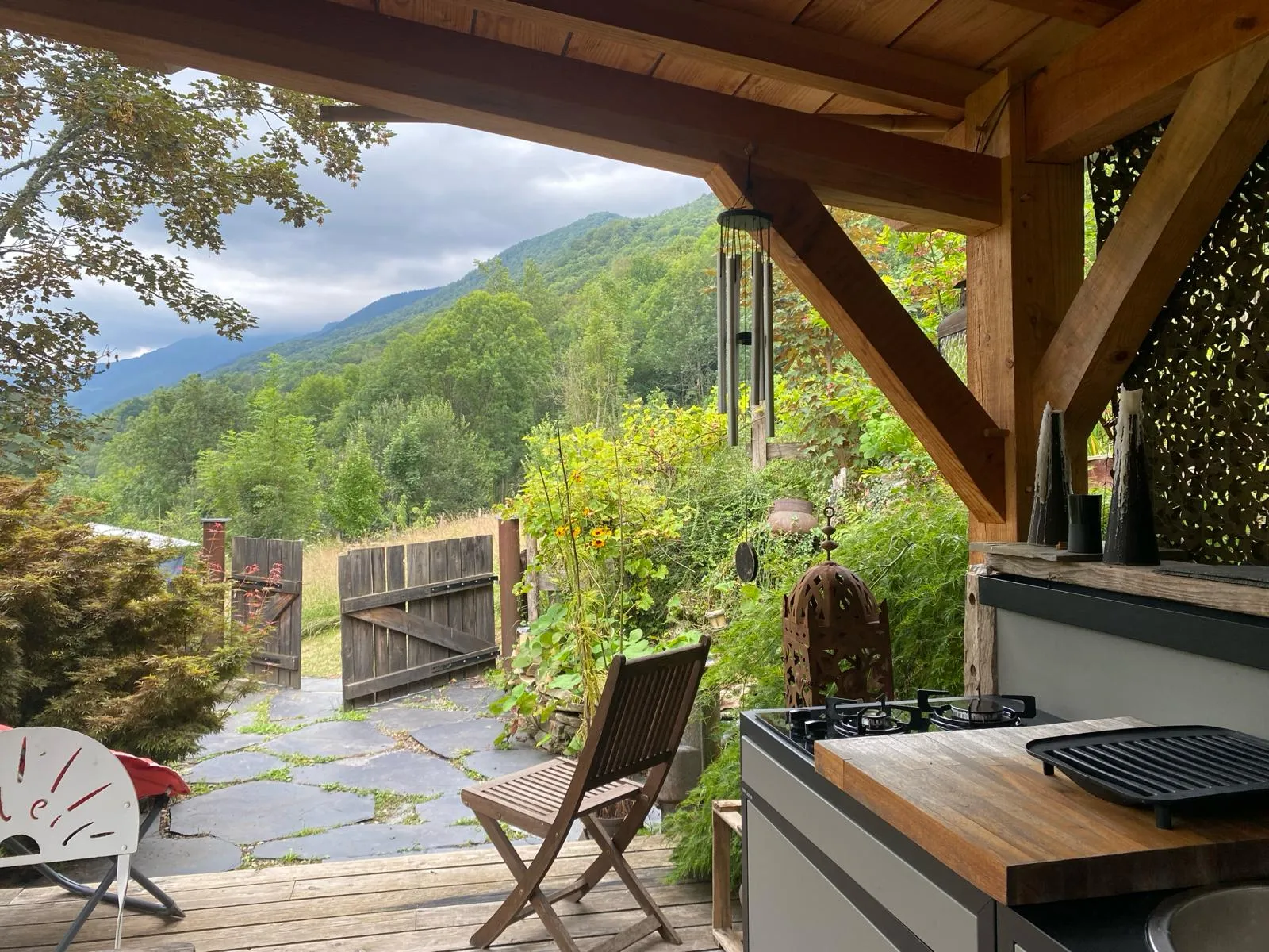 Cabane Petit Bouddha, cabane à Arrien-en-Bethmale