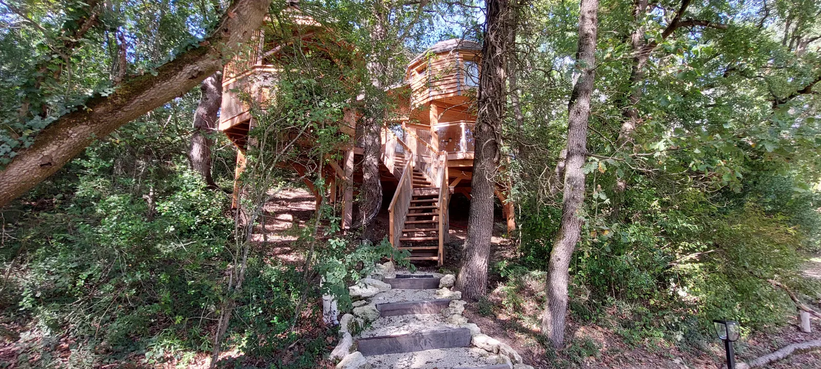 Cabane Astéria, cabane à Sarrant