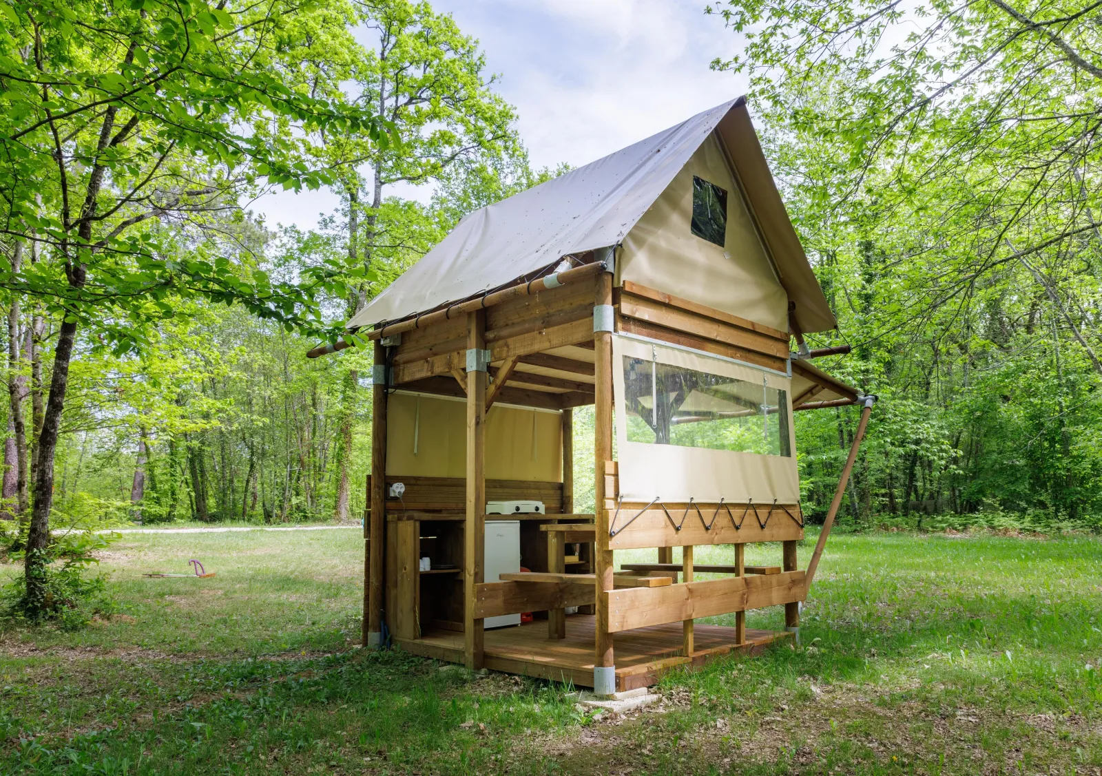 Cabane Perchée de La Clairière, cabane à Lamothe-Fénelon