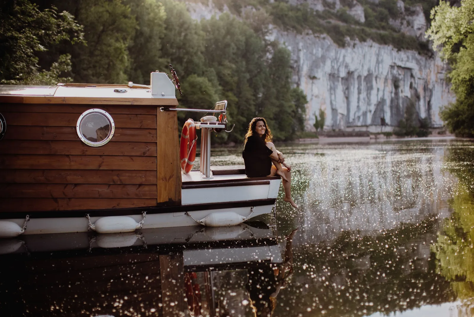 Bateau Cabane, hébergement sur l’eau à Bouziès