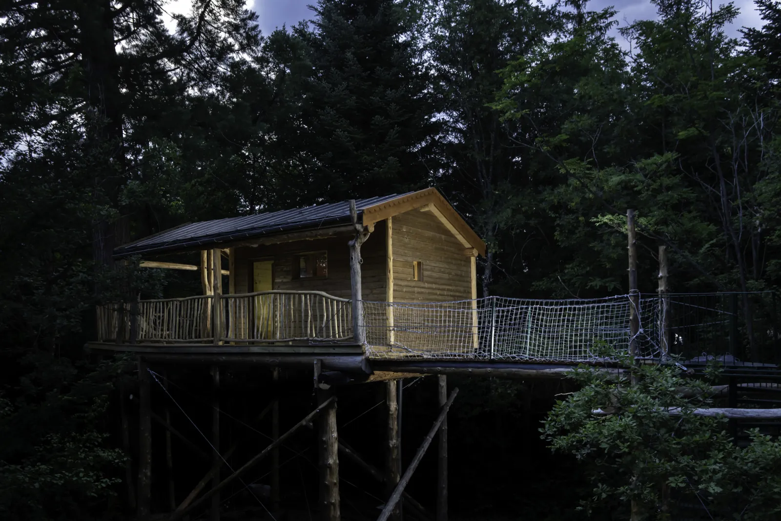 Cabane Spa Séquoia, cabane à Saint-Pierre-d'Argençon