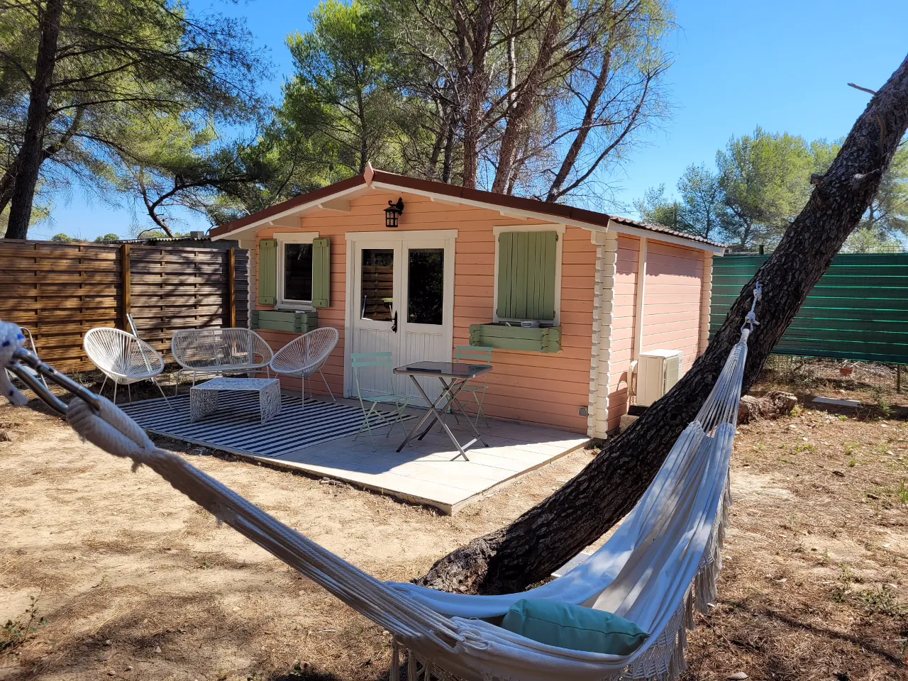 Cabane la Rosée des bois, cabane à Pélissanne