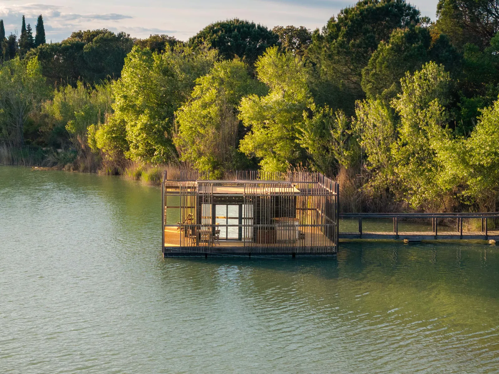 Cabane Spa Bora Bora, cabane à Sorgues