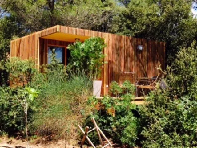 La Cabane dans la Pinède, cabane à Saumane-de-Vaucluse