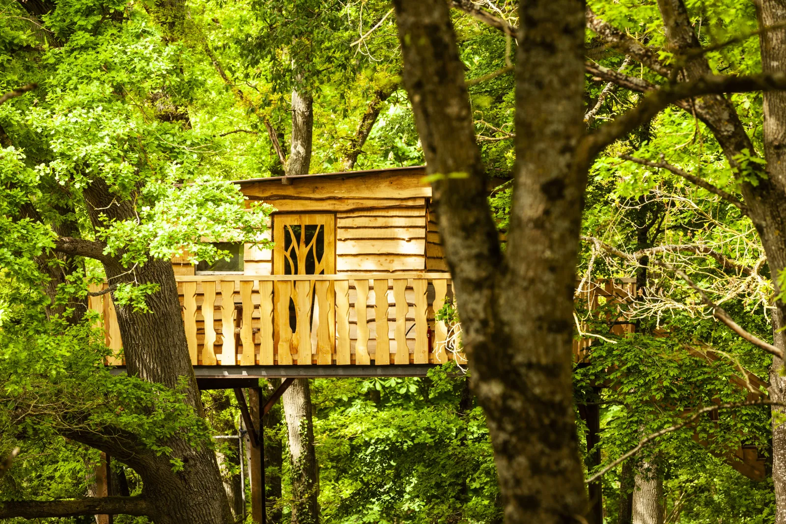 La Cabane perchée de Yahmz, cabane à Bransles