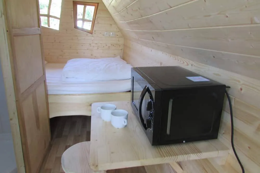 La Cabane aux fenêtres tordues à Chassenard, photo 2