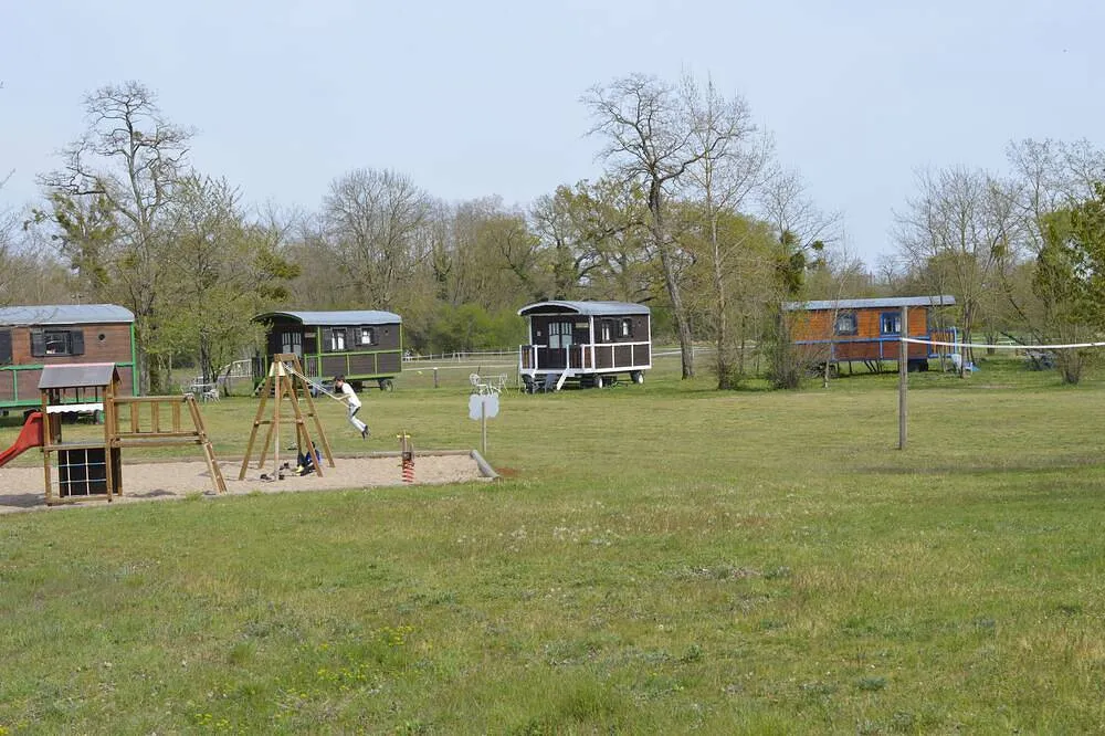 La Cabane aux fenêtres tordues à Chassenard, photo 6