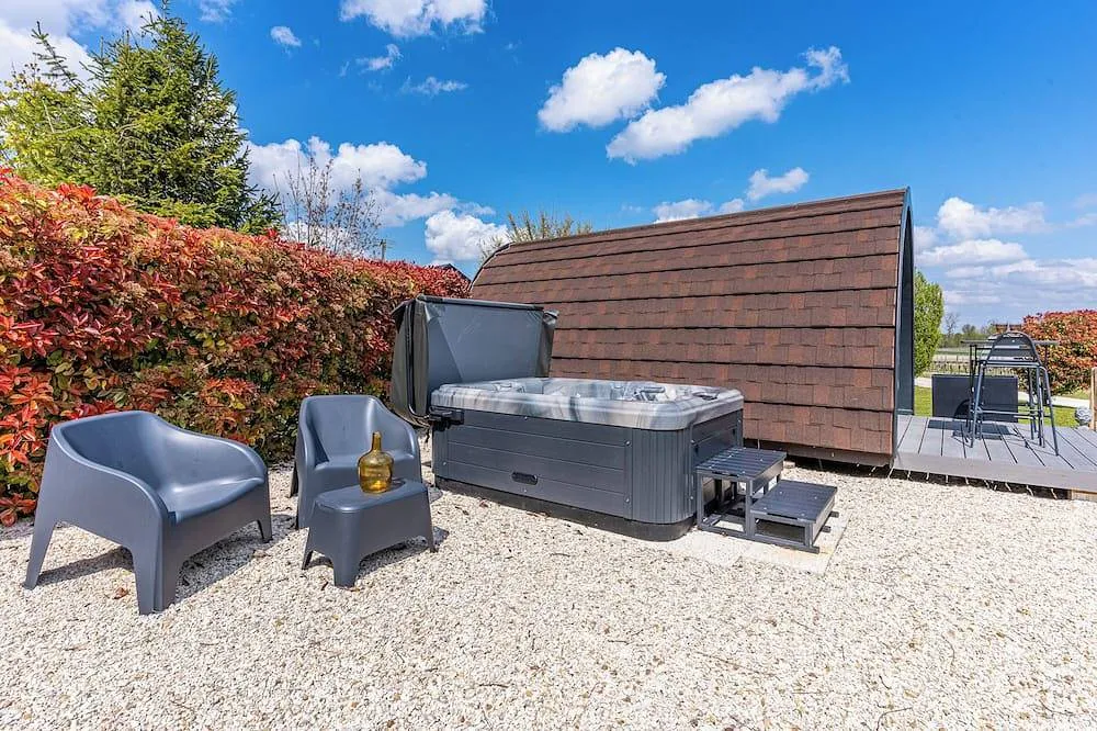 Cabane pour deux avec spa à Saint-Ciers-Champagne, photo 7