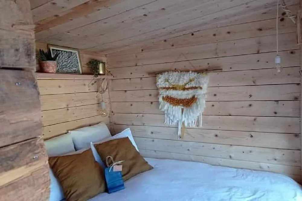Cabane insolite sous les chênes à Murviel-lès-Béziers, photo 4