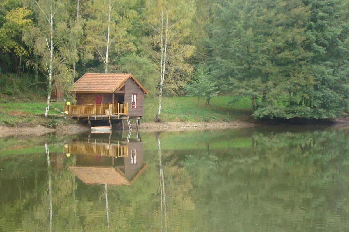 La Cabane au bord de l'eau, cabane à La Geneytouse
