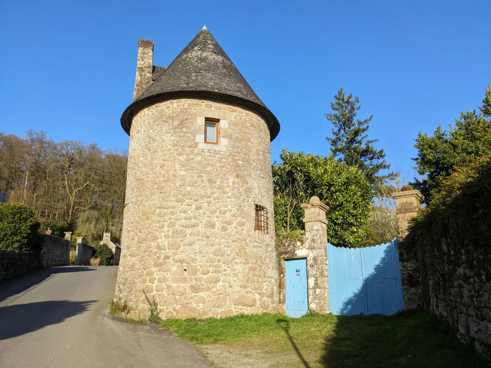 La Tour médiévale du Château de la Carrée à Saint-Germain-en-Coglès, photo 3