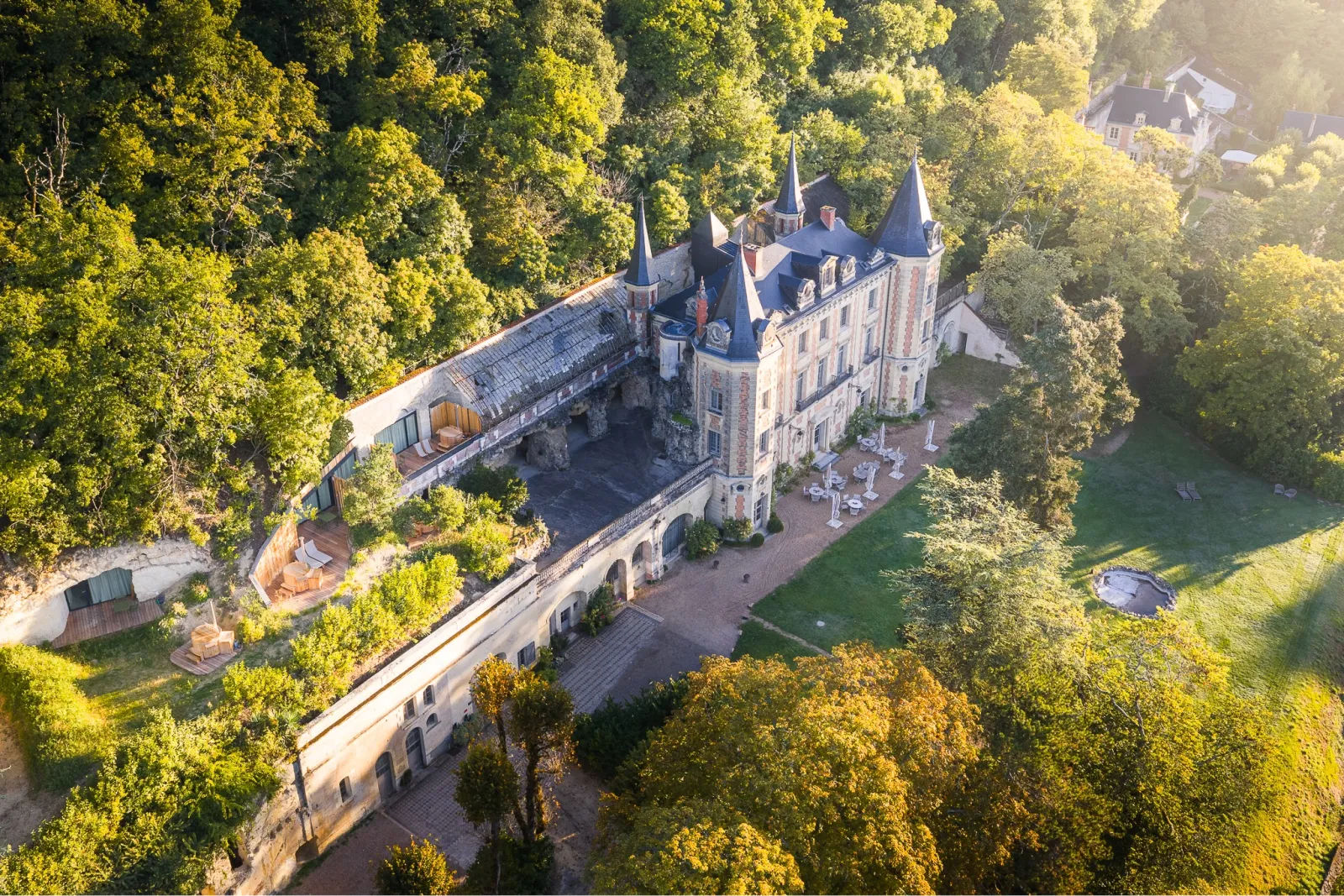 Suite Prestige Terrasse du Château de Perreux à Nazelles-Négron, photo 2