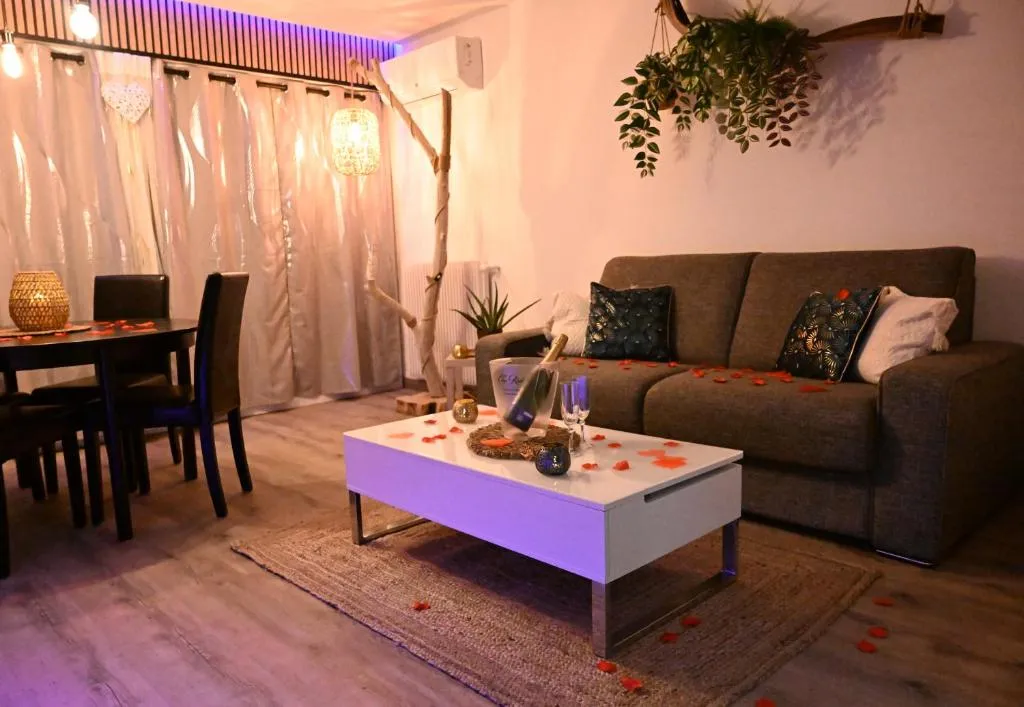 Love Room Près de la Mer à Fréjus, photo 4