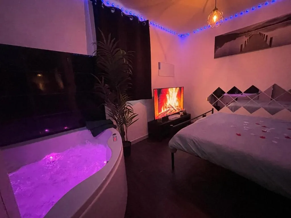 Love Room Buenas Noches, love room à La Seyne-sur-Mer