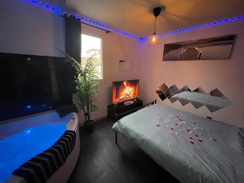 Love Room Buenas Noches à La Seyne-sur-Mer, photo 2
