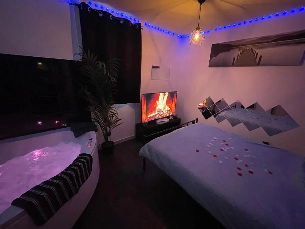Love Room Buenas Noches à La Seyne-sur-Mer, photo 7