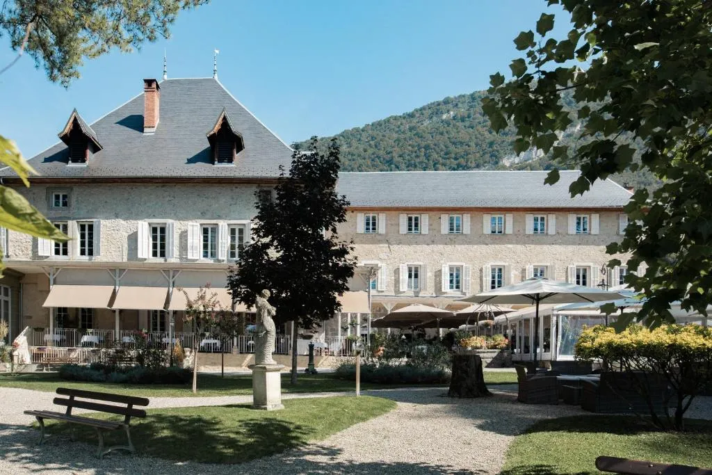 Château des Comtes de Challes, château à Challes-les-Eaux