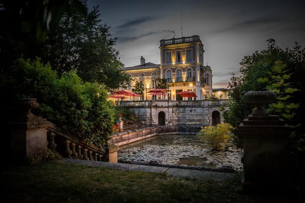Château du Clos de la Ribaudière, château à Chasseneuil-du-Poitou