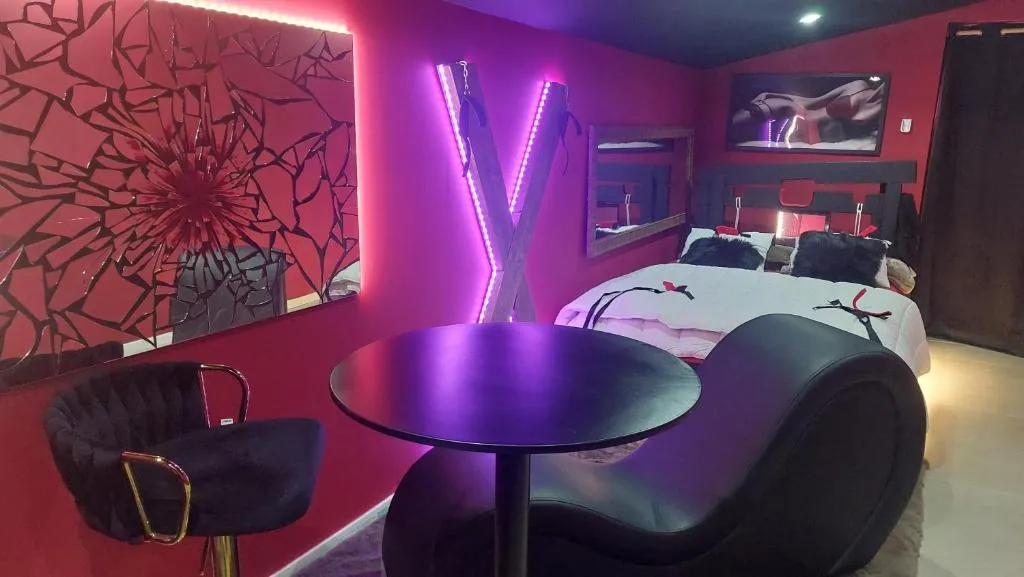 Love Room Les Pins à Le Muy, photo 2