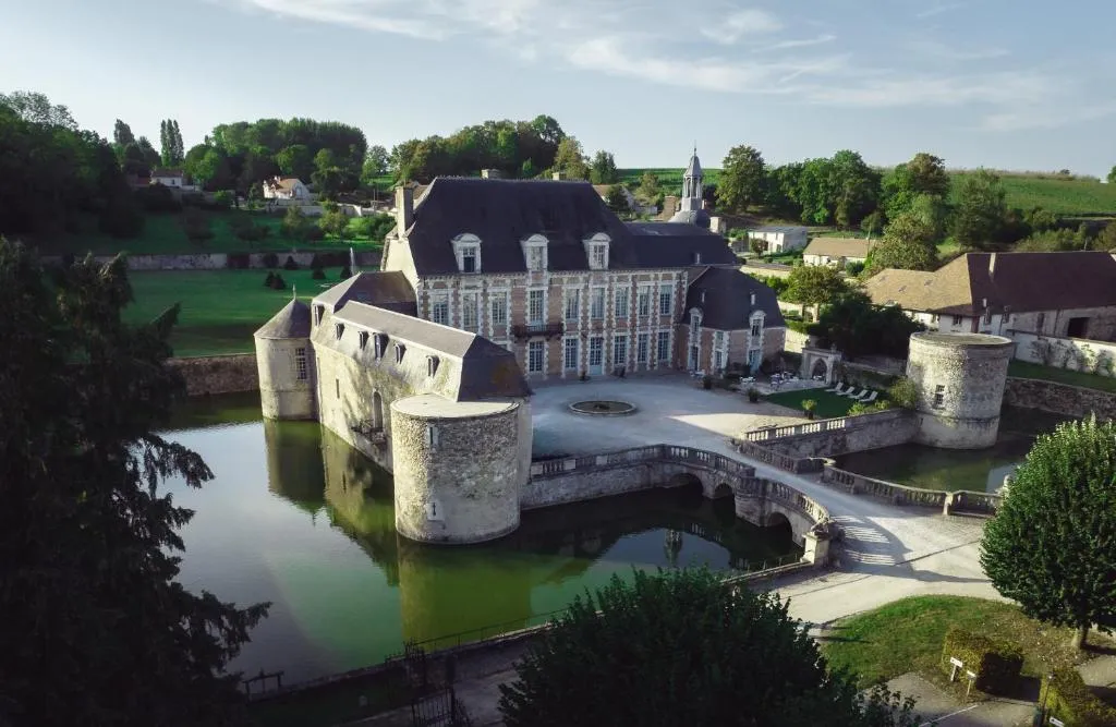 Château d'Étoges, château à Étoges