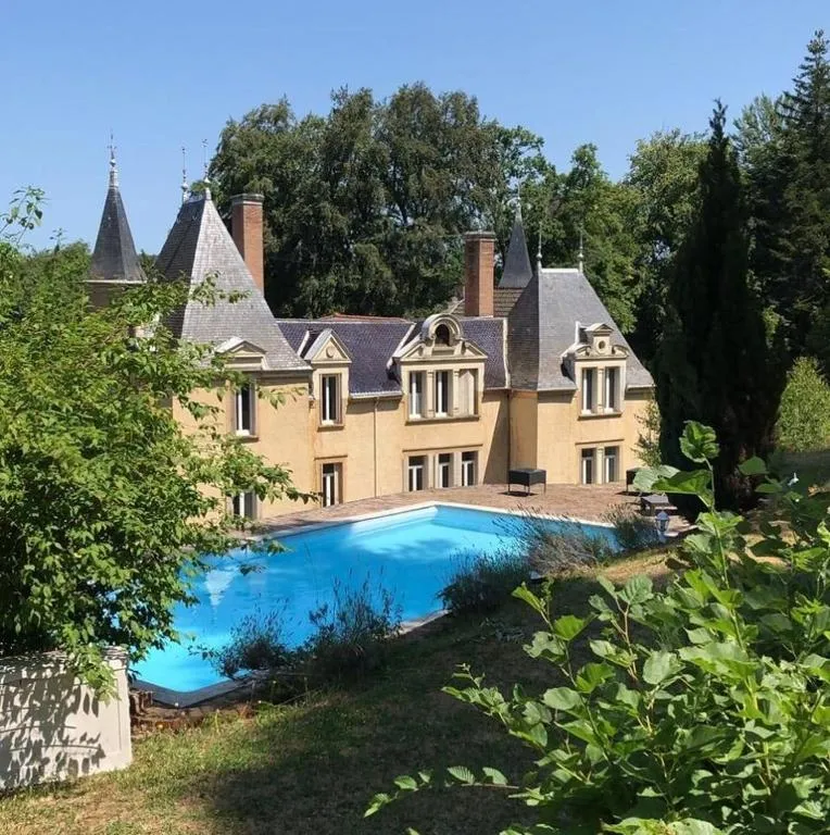 Château de Bonnevaux, château à Villeneuve-de-Marc