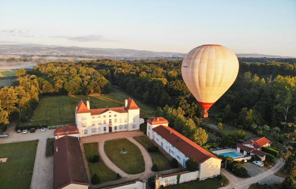 Château des Perichons, château à Poncins