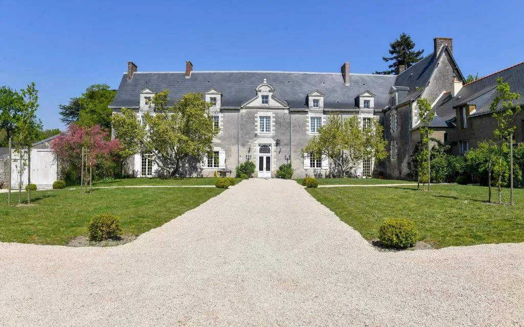 Château de la Grand'Cour, château à Grandchamp-des-Fontaines