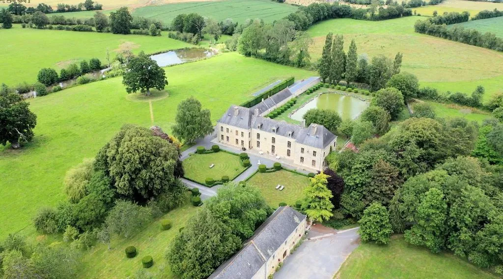 Château du Bû, château à Aurseulles